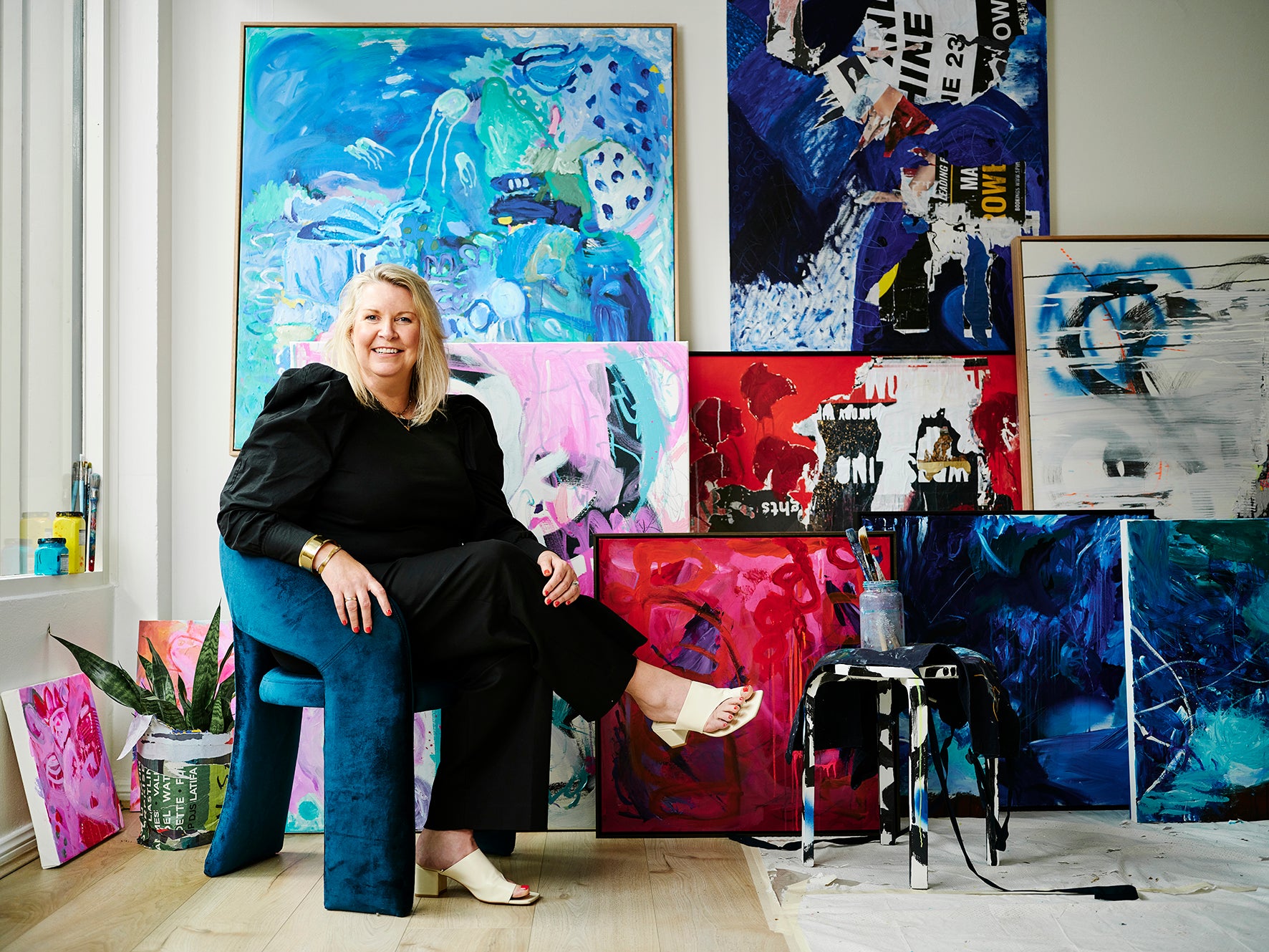 Abstract artist Anne Marie Cummins in her studio. Australian Artist. Abstract. Modern art. Interior design. Art consultant. Large abstract. Modern art. home decor